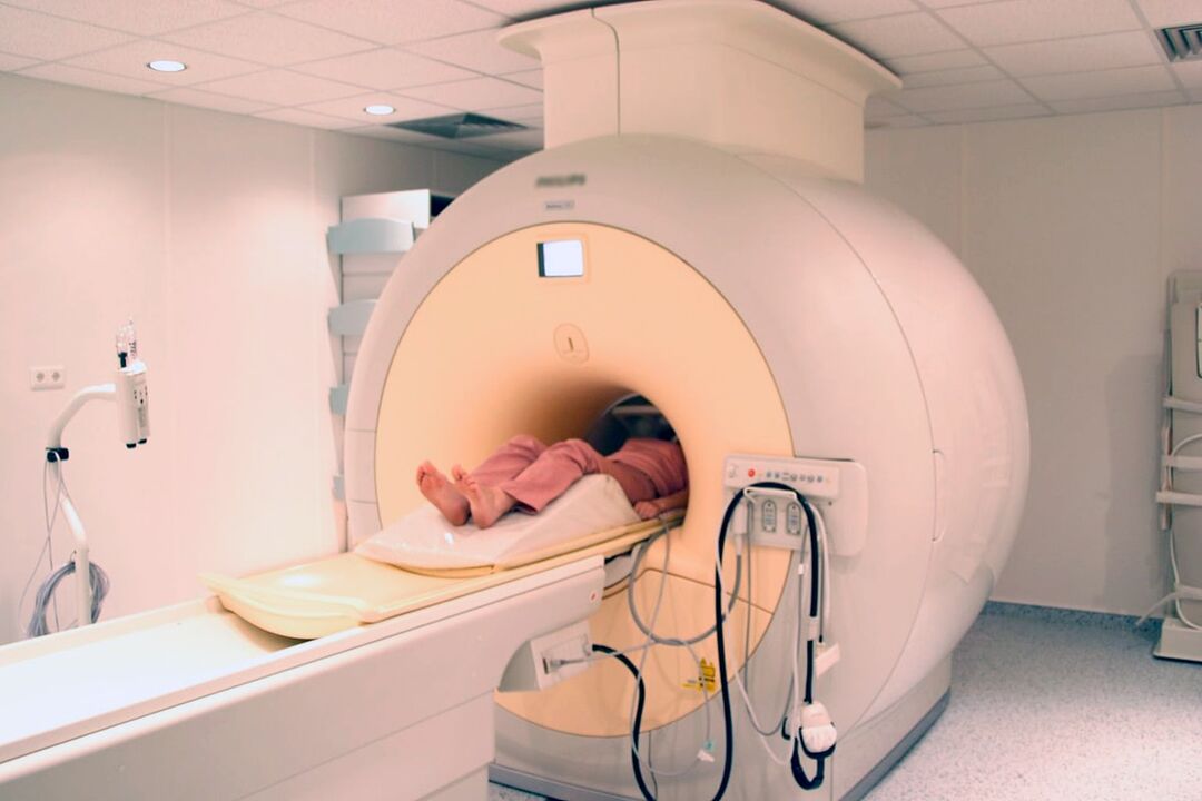 MRI diagnostikoa egiteko, bizkarrezurraren osteokondrosiaren susmoa dagoenean